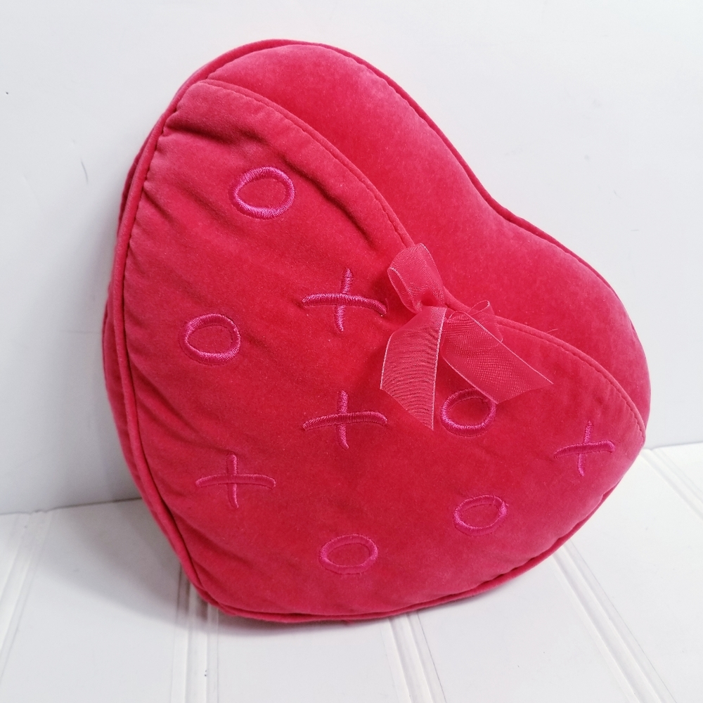 Hallmark Red Plush Heart Pillow XOXO Bow Pocket Valentine Decor Gift
